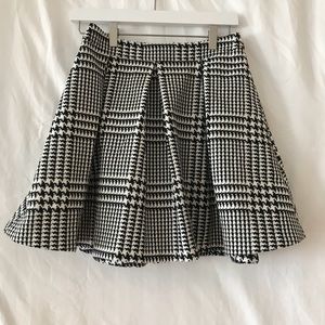 Houndstooth Express Skirt